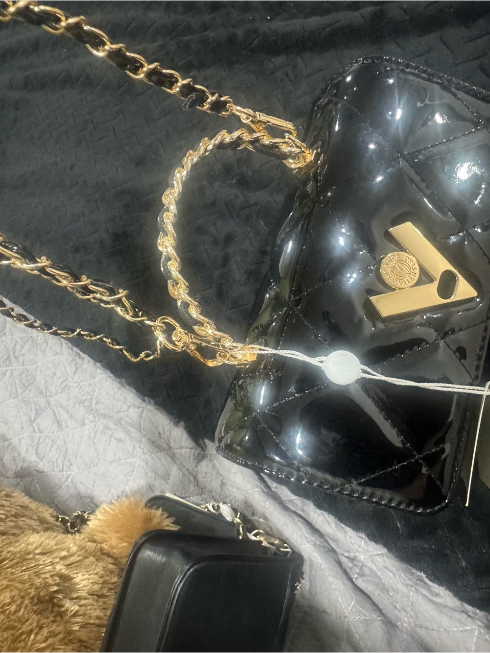 Valentino Orlandi Black Quilted Patent Shoulder Bag with Gold V Emblem - Picture 4 of 10